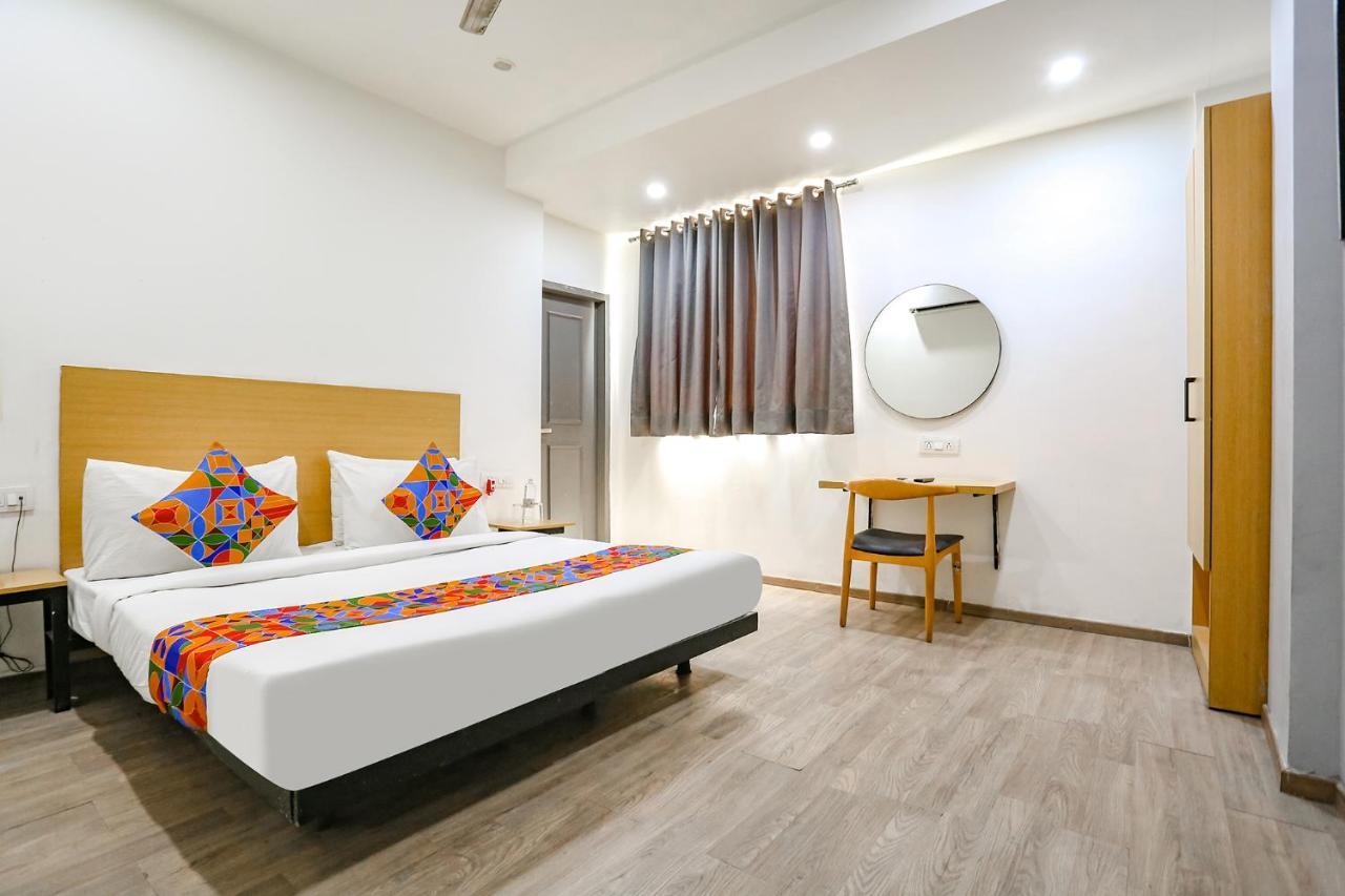 Fabhotel Vat - Meera Bagh Delhi  Exterior photo